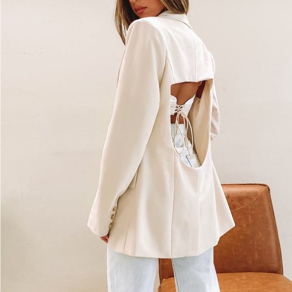EMMA ROSE X BEGINNING BOUTIQUE BLAZER WITH CUTOUT ON BACK - Picture 2 of 8